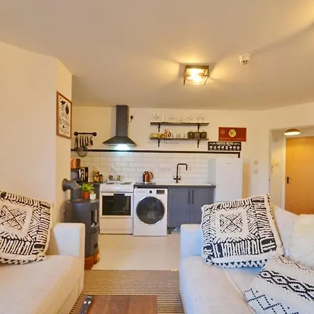 Modern And Spacious