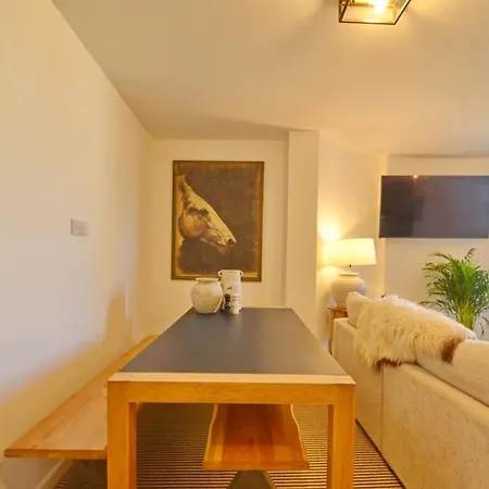 Modern And Spacious Apartment