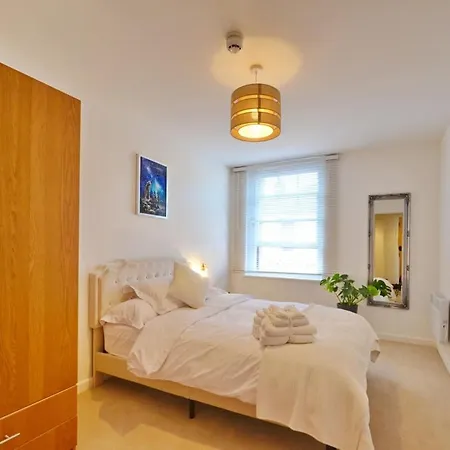 Apartment Modern And Spacious *