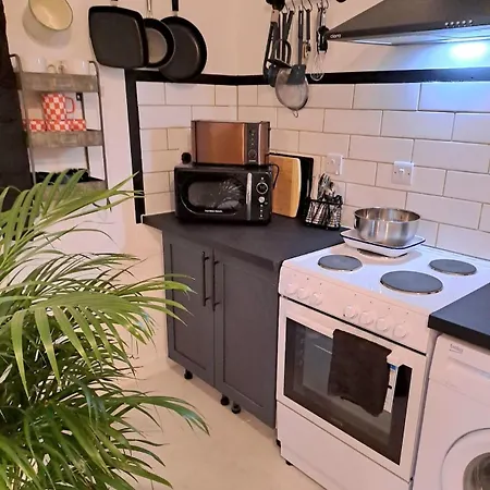 Modern And Spacious Apartment *